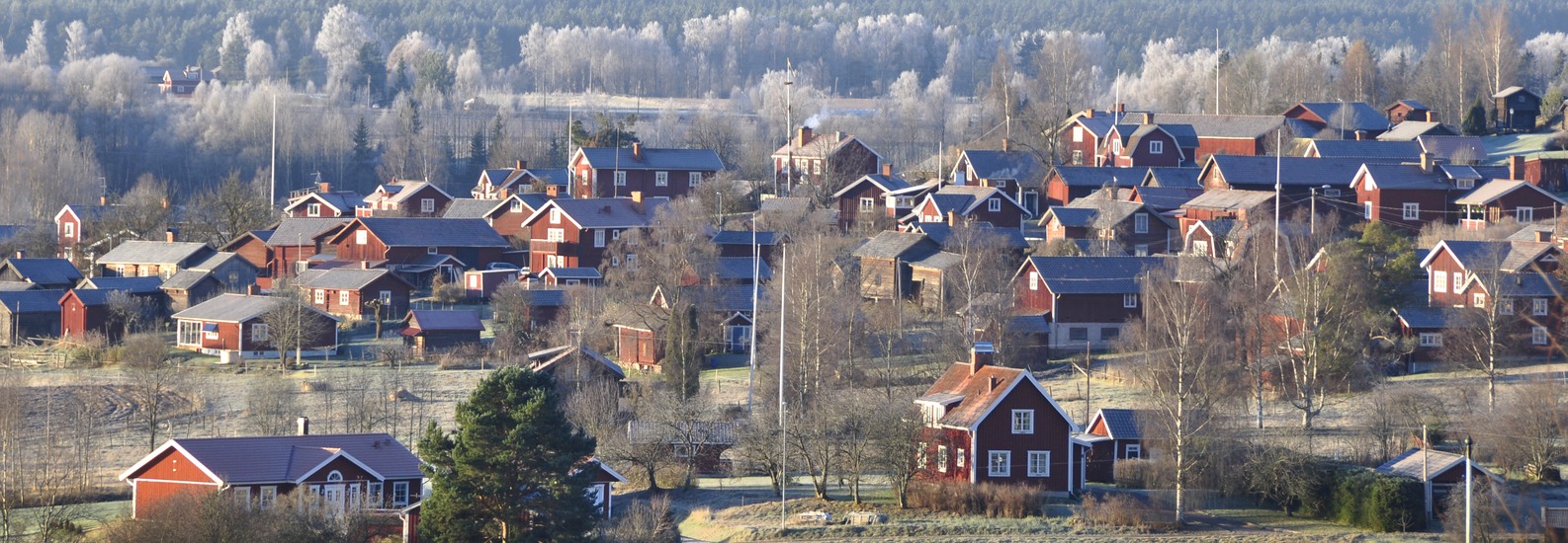 Bymiljö i frostlandskap.